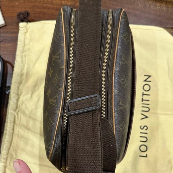 Louis Vuitton  Monogram Crossbody Bag - Picture 5 of 7